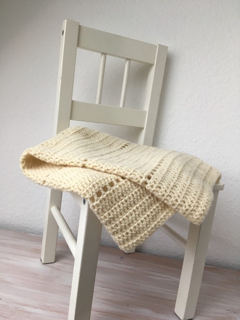 "Simplicity" Babydecke etwas variiert in Finkhof Merino Wolle Dünn