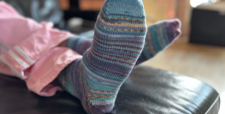 Handgestrickte Socken aus Resten